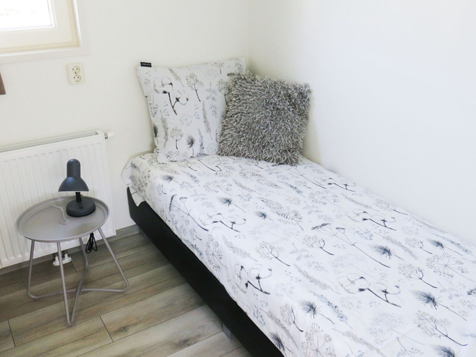 Others 2, Comfortable Chalet in the Green Kempen, Antwerpen