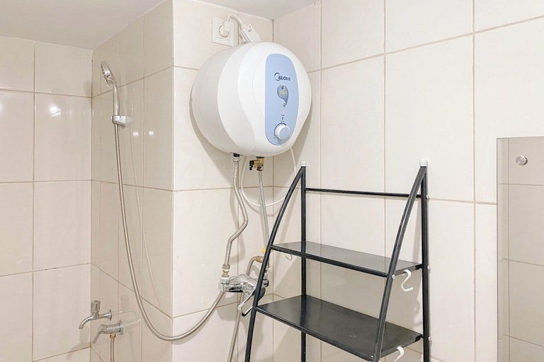 Bathroom 4, Good And Spacious 3Br At Springlake Summarecon Bekasi Apartment, Bekasi