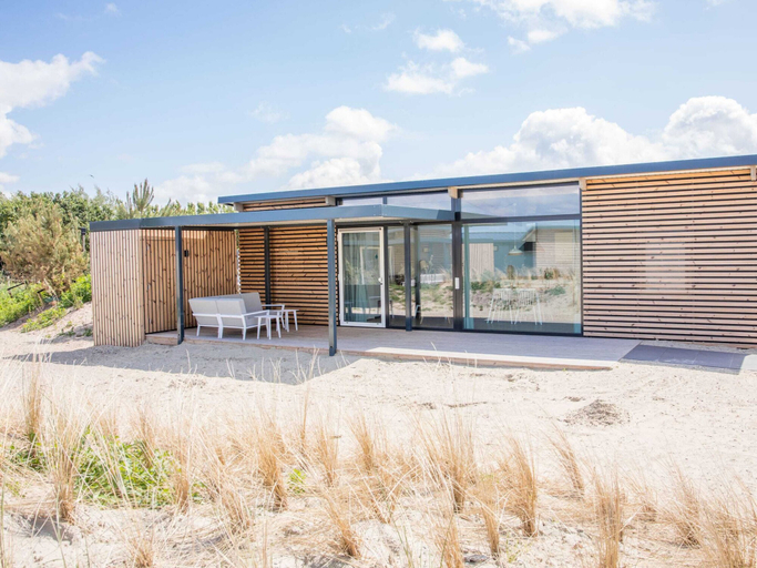 Exterior 3, Comfortable Lodge With Dishwasher, Near the Beach, Ameland
