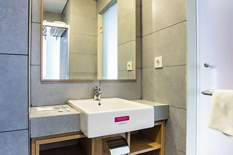 Bathroom 18
