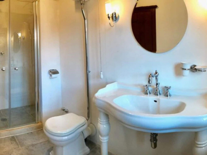 Bathroom 5, Villa Near Cortona With Pool & Countryside Views, Arezzo