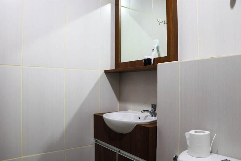 Bathroom 4, Restful 1Br Without Living Room Grand Kamala Lagoon Apartment, Bekasi