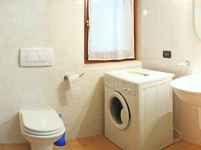 Bathroom 3, Great and Colourful Apartment Near Bardolino, Verona