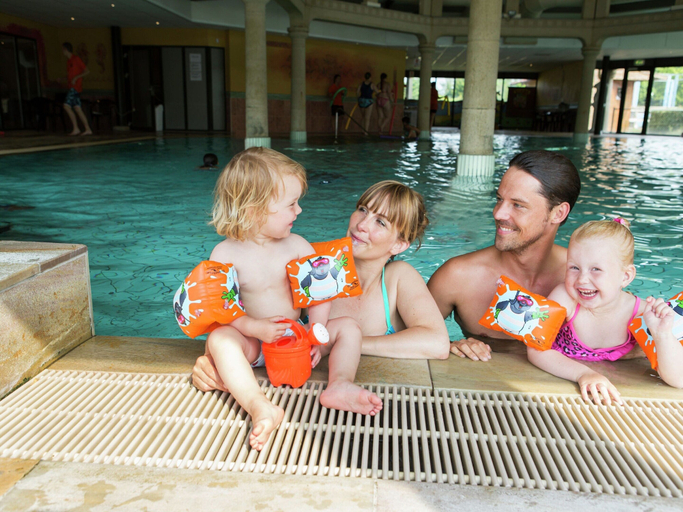 Pool 4, Family & Pet Escape Arcen, Arcen en Velden