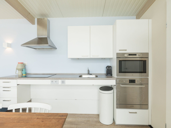 Private kitchen 2, Comfortable Lodge With Dishwasher, Near the Beach, Ameland