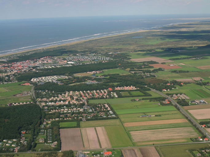 Others 3, Luxury Chalet With two Bathrooms, Near the sSa on Texel, Texel