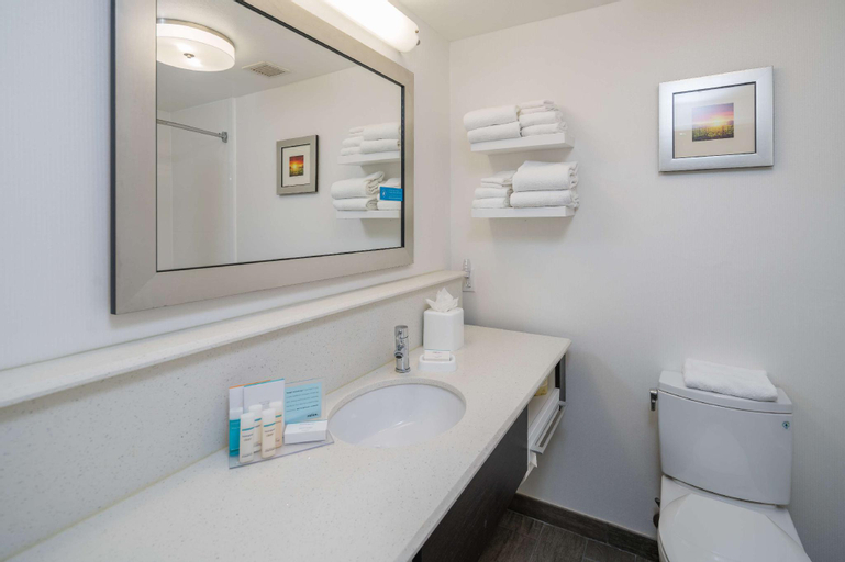Bathroom 19