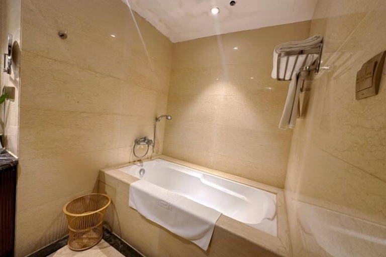 Bathroom 3, Dingsheng International Hotel, Nanchang