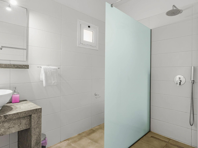 Bathroom 4, Villa in Epano Sisi Near Child-friendly Beach, Crete