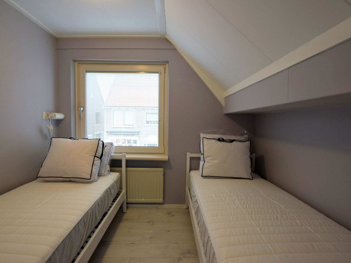 Bedroom 5, Terraced House by Katwijk Beach & Center, Katwijk