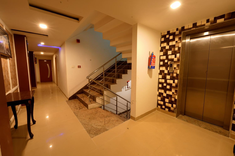 Public Area 1, Hotel Opera Delhi Airport, Delhi