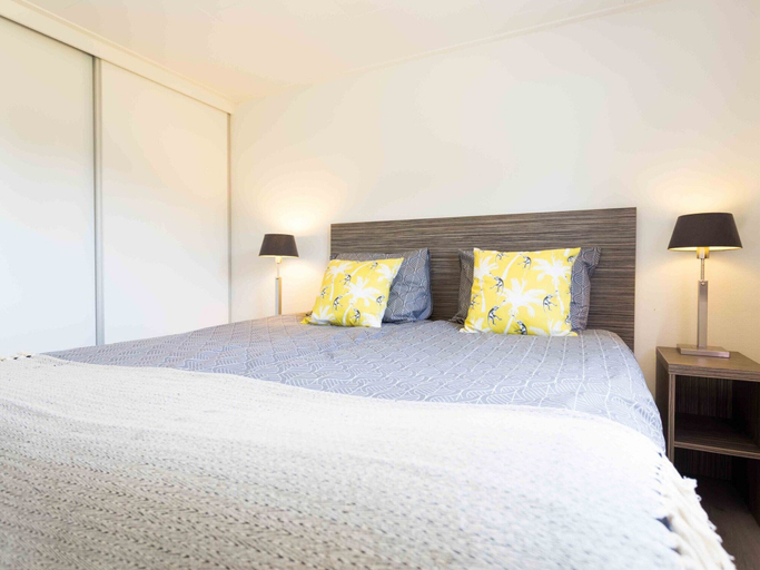 Room 3, Comfortable Chalet, Dishwasher, Near the Sea in Noordwijk, Noordwijk