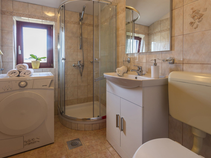 Bathroom 5, Villa in Kujici Near Beach With Pool, Barban
