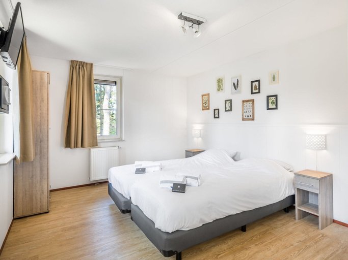 Bedroom 2, Luxurious villa in Weert for 24 persons, Weert