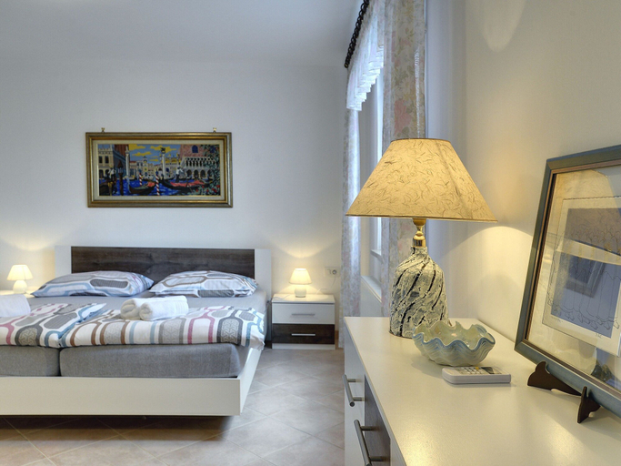 Bedroom 3, Holiday House for 14 Persons with Private Pool near Beach & Pula, Medulin