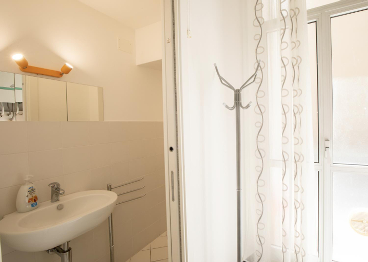 Bedroom 2, Via Manzoni, Savona