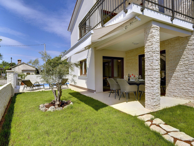 Exterior & Views 2, Modern Villa in Marcana With Pool and Terrace, Marčana