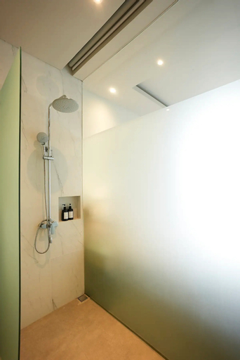Bathroom 7