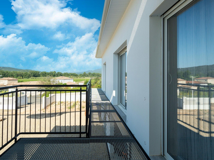 Balcony, Majestic Villa With Private Pool, Hérault