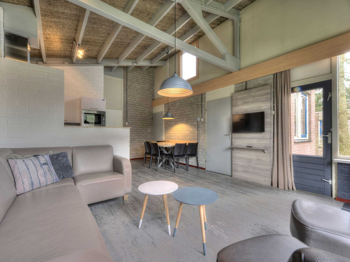 Living room 4, Restyled Bungalow with Dishwasher near Nature Reserve, Weert
