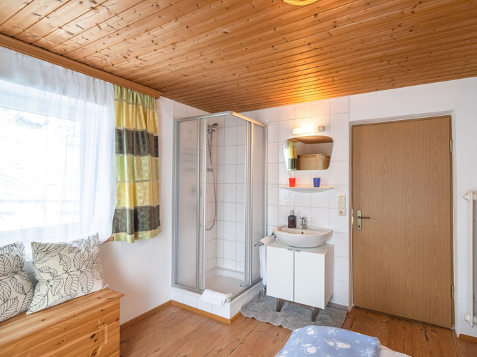 Others 4, Apartment in Tirol With Private Garden, Kitzbühel