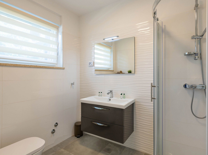 Bathroom 4, Detached Holiday Home With Swimming Pool, Near the Beach, Barban