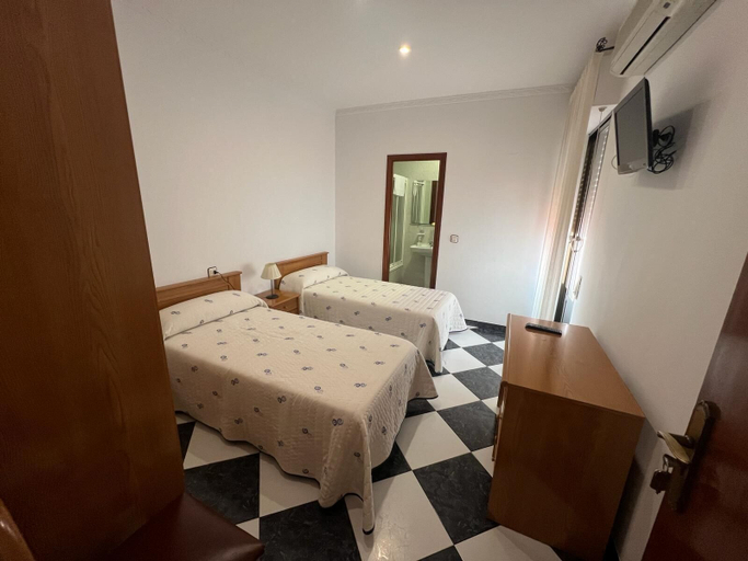 Bedroom 3, Hostal Los Amigos, Badajoz