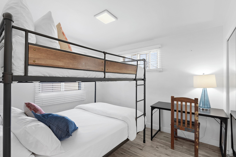 Bedroom 1, Cottage with BBQ & Hot Tub, Maricopa