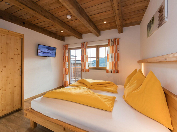 Bedroom 4, Apartment in Kaprun With Ski-in/ski-out Access, Zell am See
