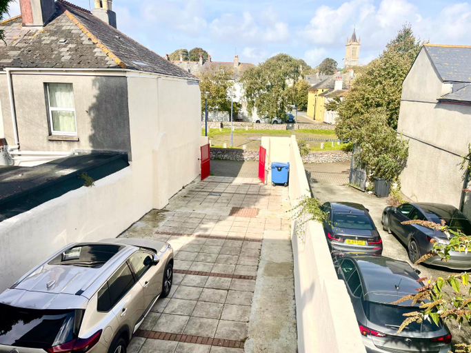 Others 4, Executive apartments, nr city centre with private parking, Plymouth