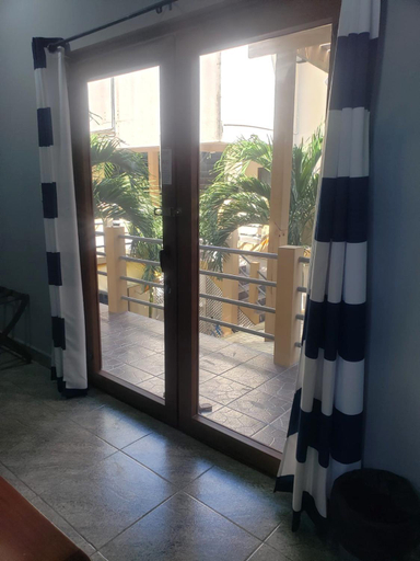 Others 4, Beach Club Budget Rooms at Popeyes Caye Caulker