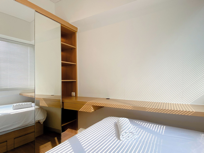Room 2, Spacious And Homey 2Br With Work Space At Meikarta Apartment, Cikarang