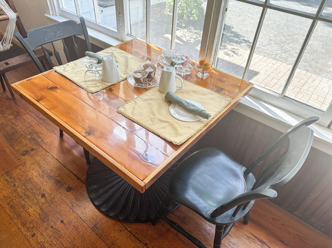 Others 4, Black Walnut Inn, Hampshire