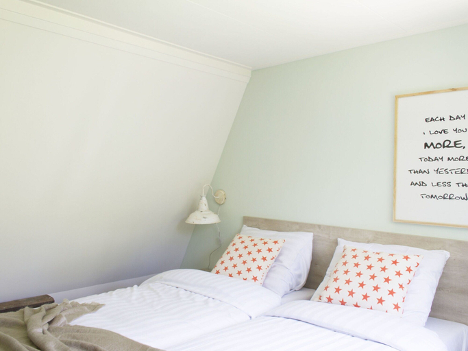 Bedroom 4, Forest-Edge Family Bungalow, Apeldoorn