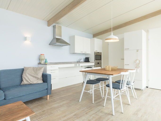 Private kitchen 4, Comfortable Lodge With Dishwasher, Near the Beach, Ameland