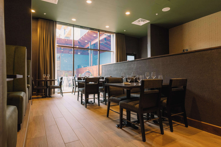 Food & Drinks 5, Embassy Suites By Hilton Gatlinburg Resort, Sevier