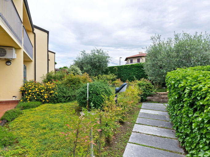 Exterior & Views 2, Apartment in Lazise With Lake View & Pool, Verona