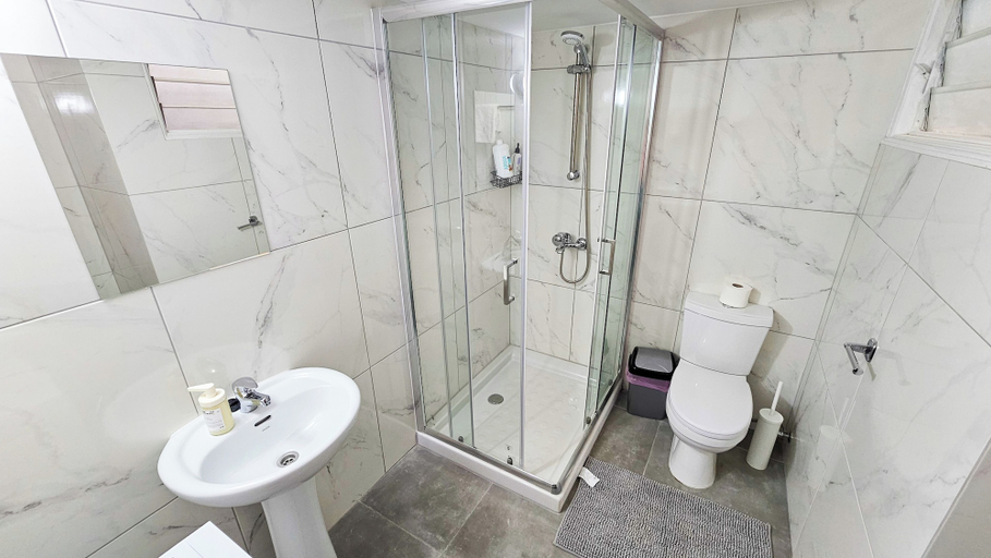 Bathroom, Unique City Center Rooms, Larnaca