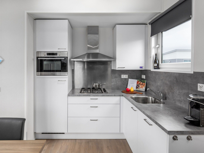 Private kitchen, Cozy Chalet Near Breskens Sea, Sluis