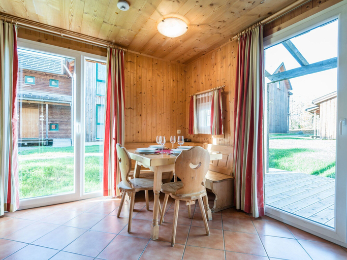 Dining 2, Spacious Chalet near Ski Area in Sankt Georgen ob Murau, Murau
