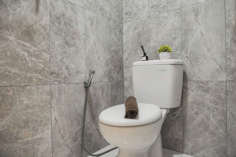 Bathroom 3, Warm And Homey 1Br At Teluk Intan Apartment, Jakarta Utara