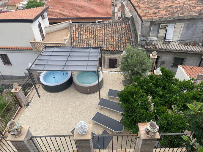 Others 5, Bed and Relax-Il Maniero, Catania