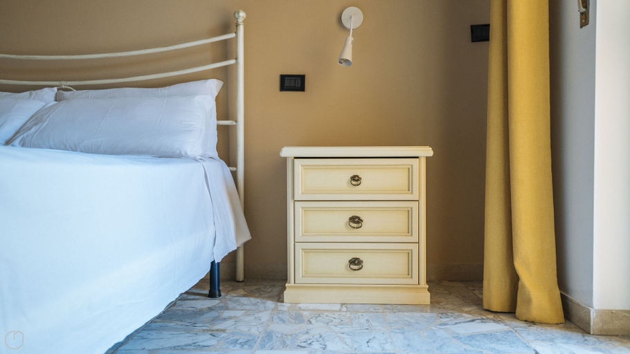 Bedroom 2, Marina Bike Family Home, Savona