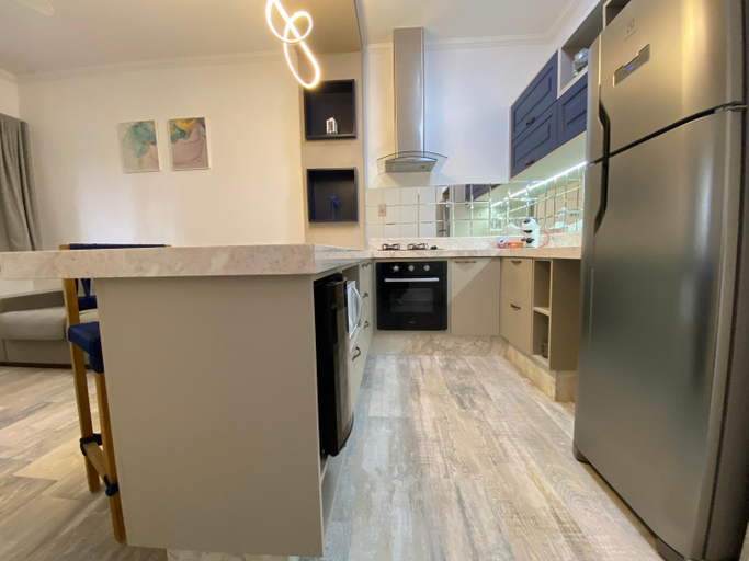 Others 5, FABULOSO FLAT 225, 2 PISCINAS climatizadas, SKY com 170 canais,TV com Xbox, internet particular 500m, Bertioga