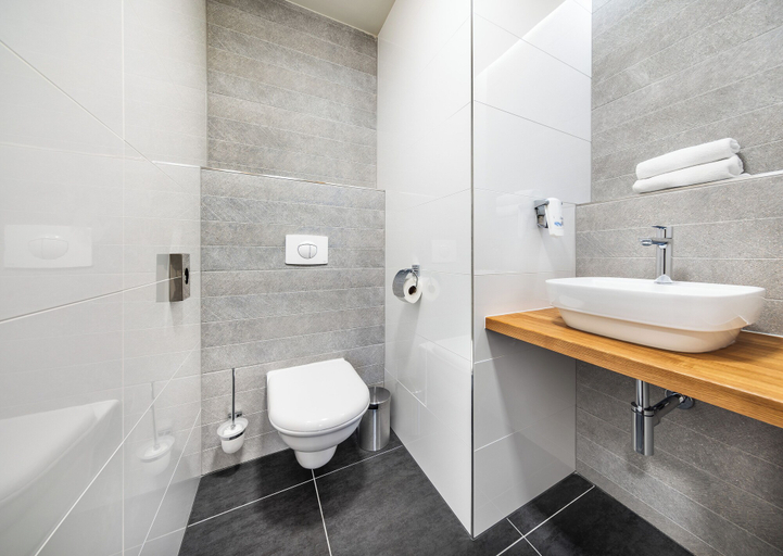 Bathroom 5, Harmony Hotel, Trutnov