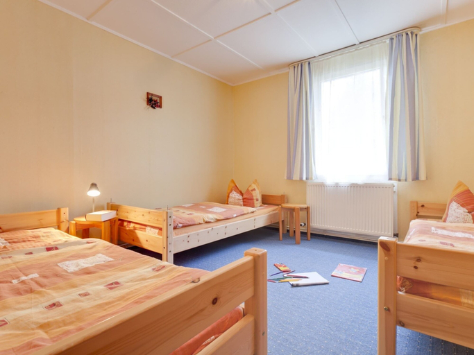 Bedroom 2, Ruhiges Ferienhaus in Zingst-urlaub Nahe am Strand, Vorpommern-Rügen