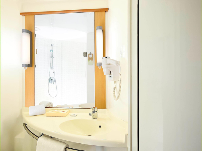 Bathroom 8