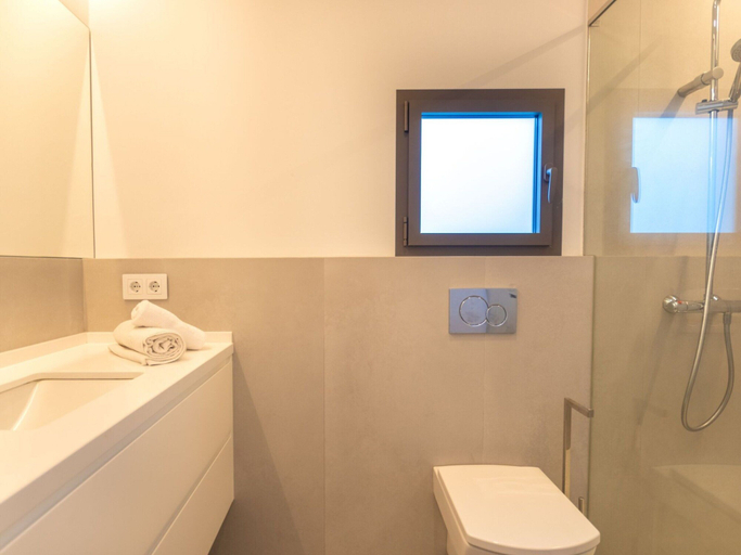 Bathroom 2, Townhouse Cala Morlanda Near the Beach, Baleares