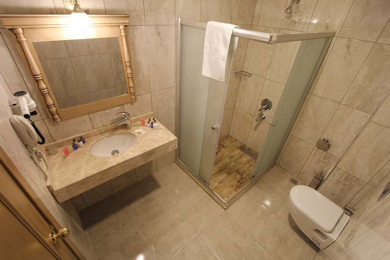 Bathroom 5, Apple Tree Hotel, Fatih