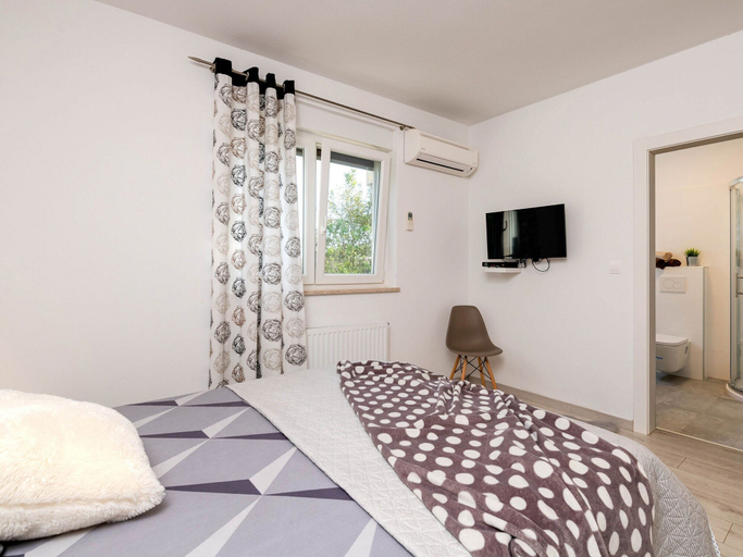 Bedroom 3, Detached Holiday Home With Swimming Pool, Near the Beach, Barban